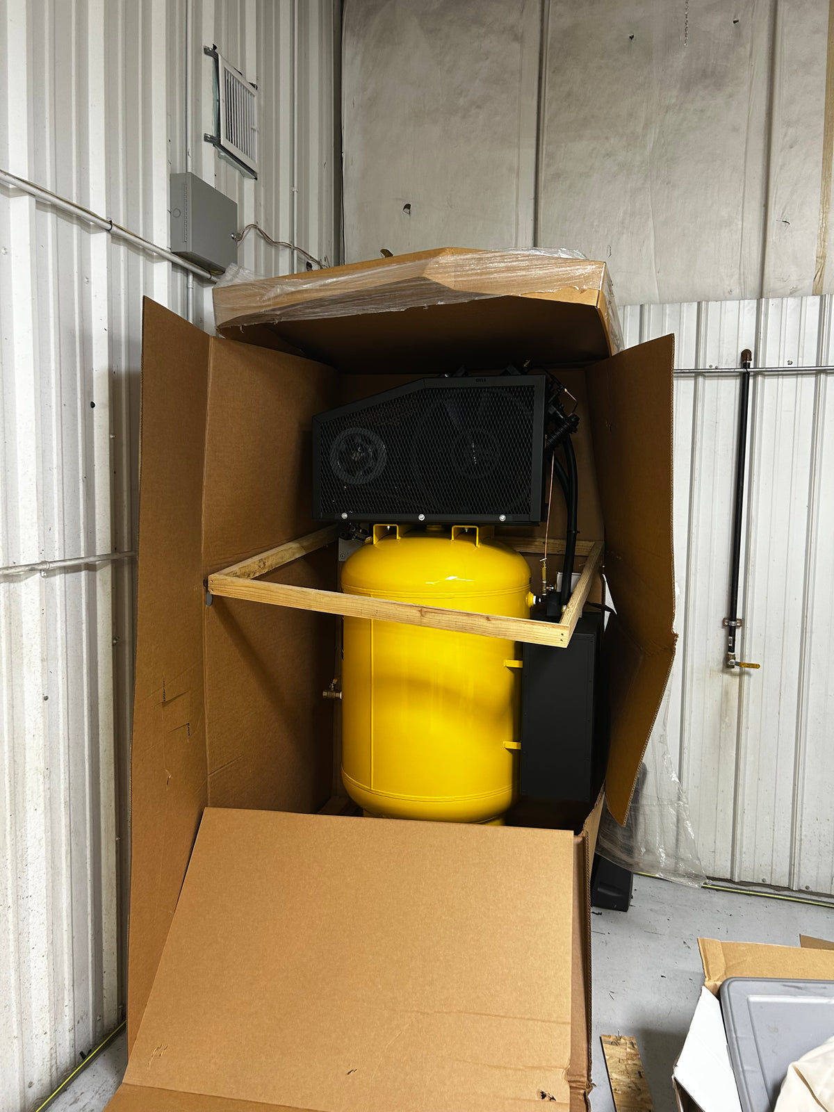 EMAX 10 HP Air Compressor + Schulz Chiller